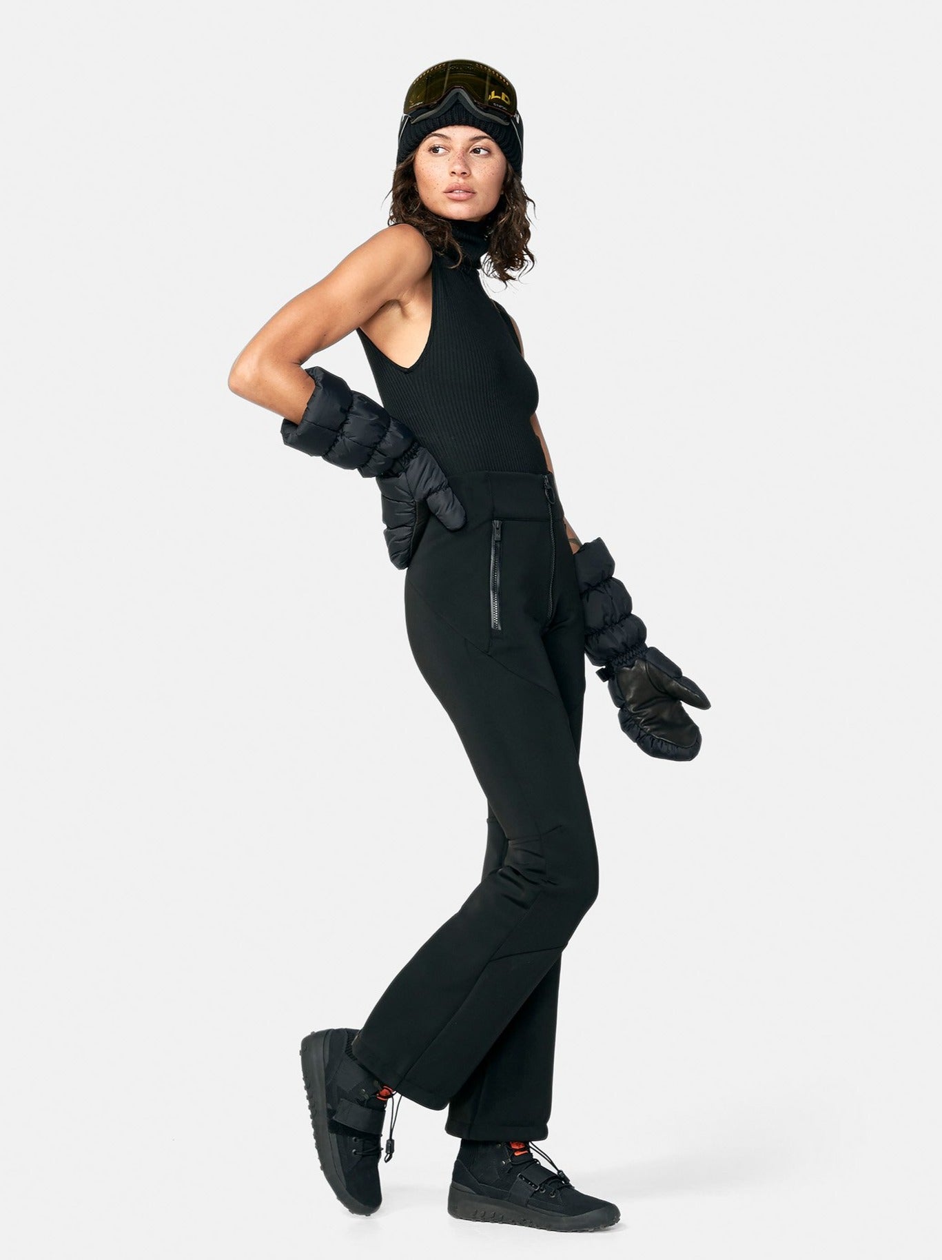 Woman High Waisted Softshell Pant - Black - right side
